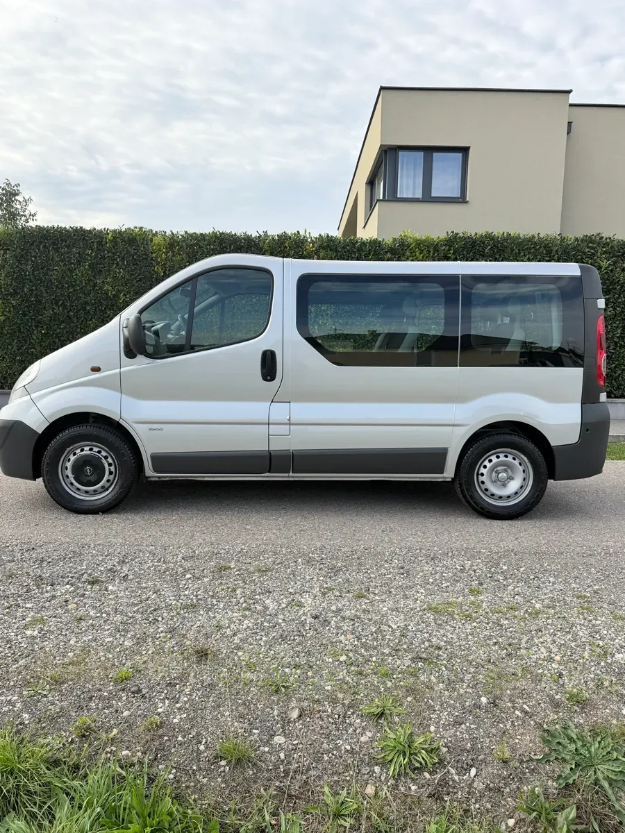 Opel Vivaro 2014 photo 2