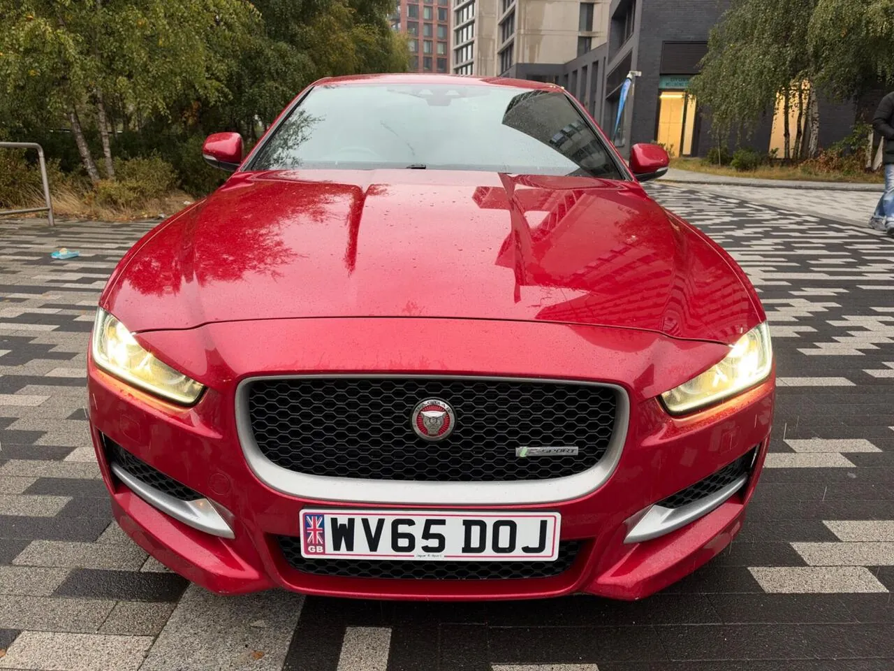 Jaguar Xe 2015 photo 2