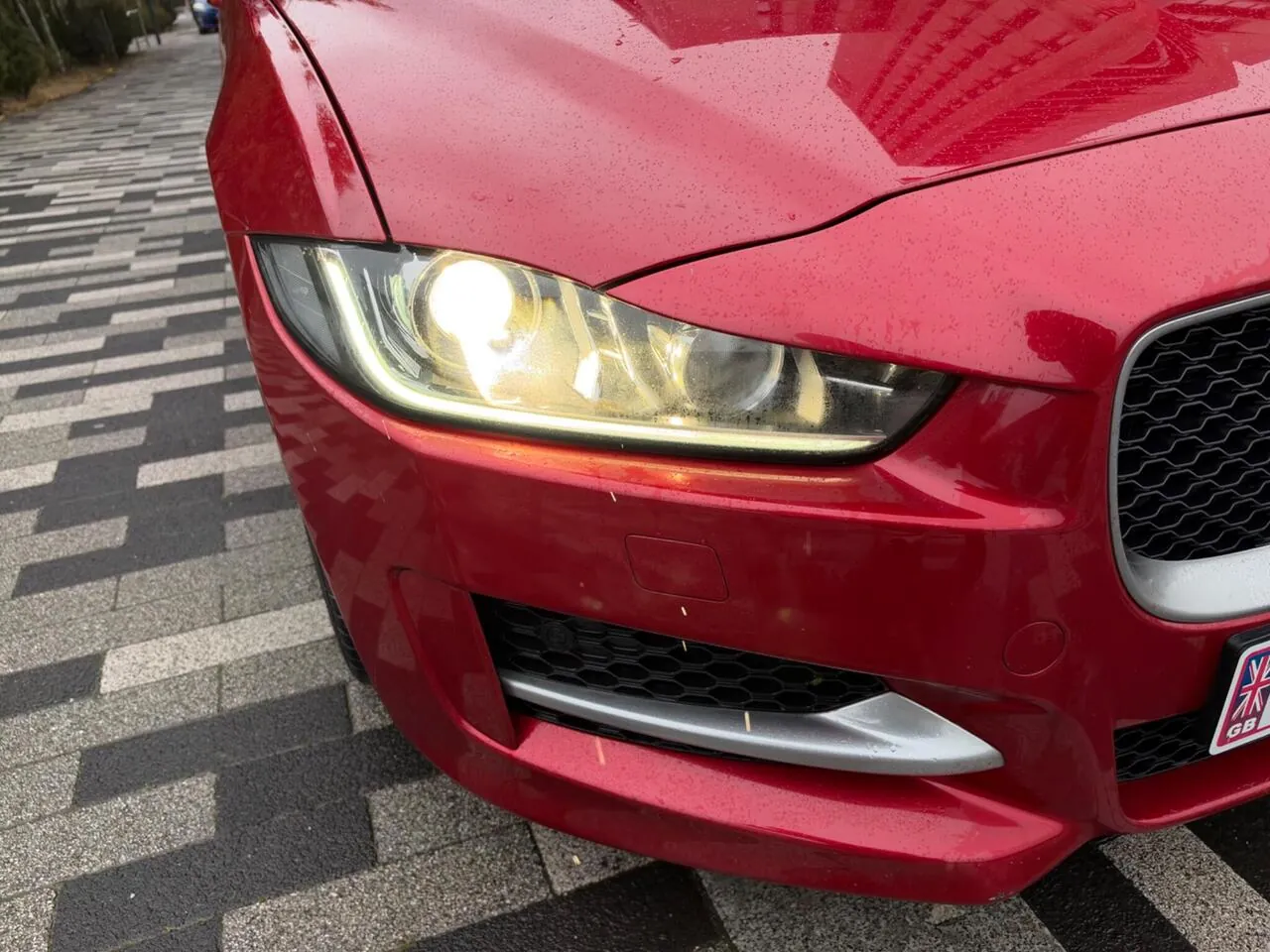 Jaguar Xe 2015 photo 4