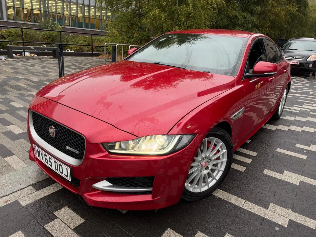 Jaguar Xe 2015 photo 3
