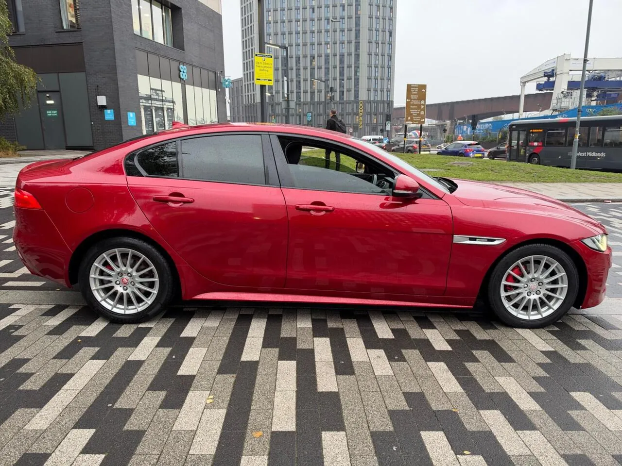 Jaguar Xe 2015 photo 5