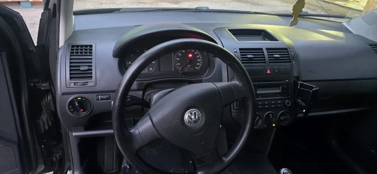 Volkswagen Polo 2009 photo 2