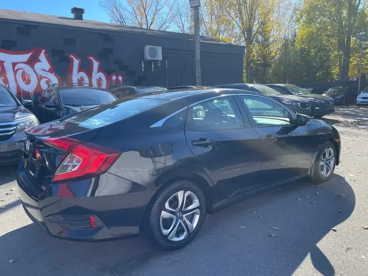 Honda Civic 2017 photo 2