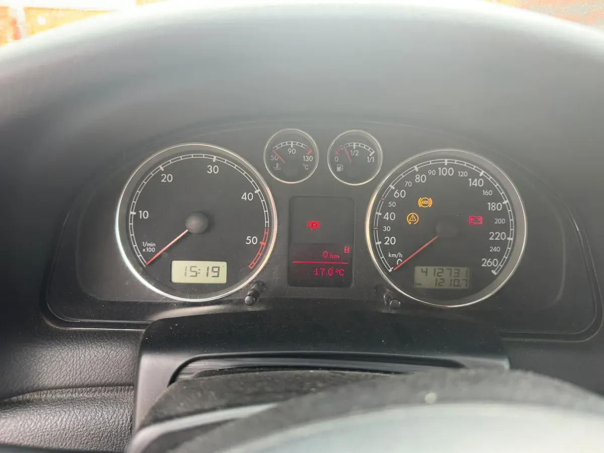 Volkswagen Passat 2002 photo 2