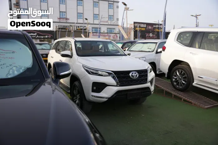Toyota Fortuner 2022 photo 2