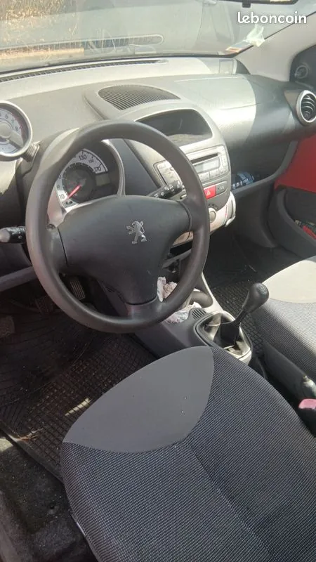 Peugeot 107 2008 photo 3