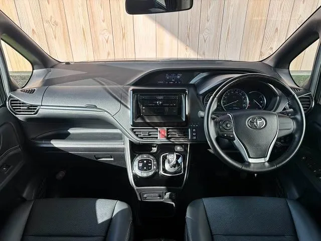 Toyota Esquaia 2014 photo 2