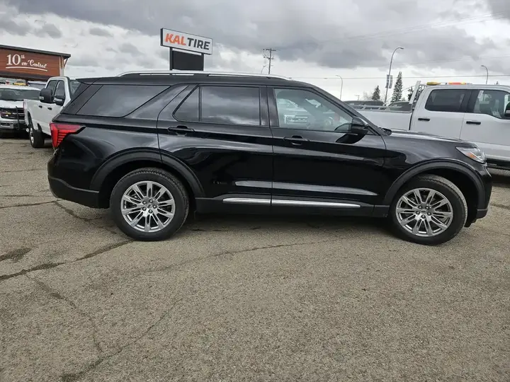 Ford Explorer 2026 photo 4