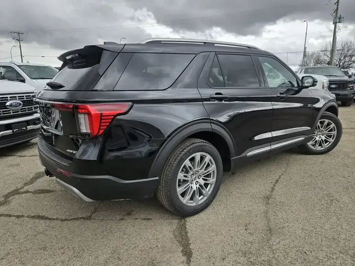 Ford Explorer 2026 photo 5