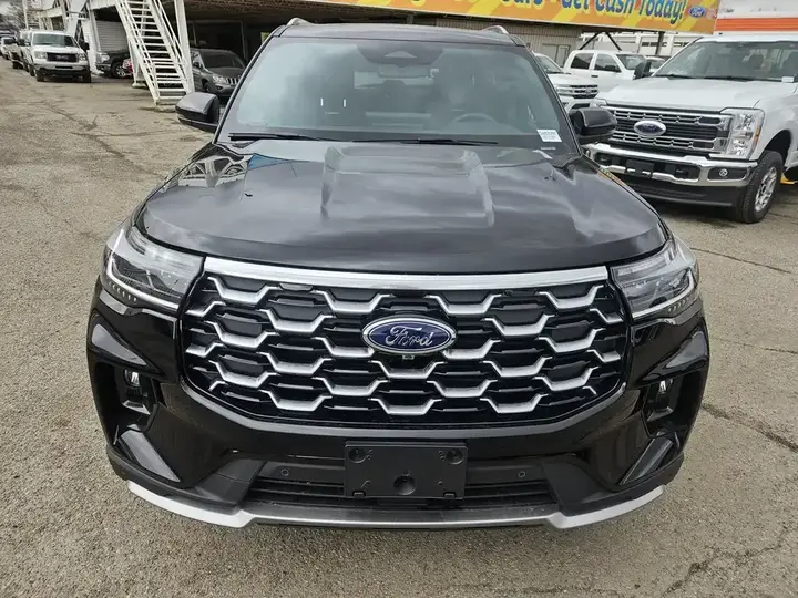 Ford Explorer 2026 photo 2