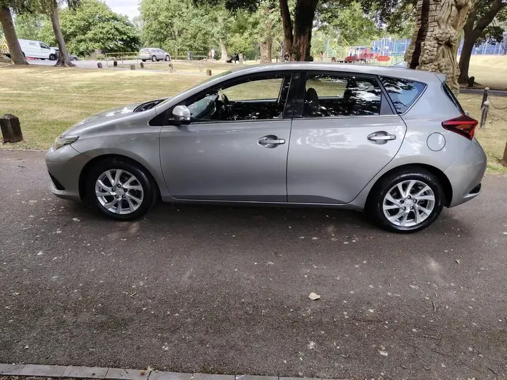 Toyota Auris 2016 photo 5