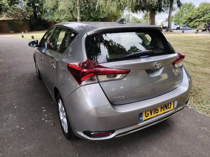 Toyota Auris 2016 photo 3