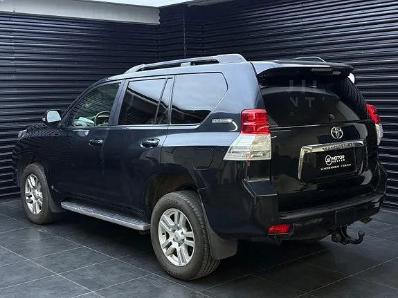 Toyota Land Cruiser 2011 photo 2