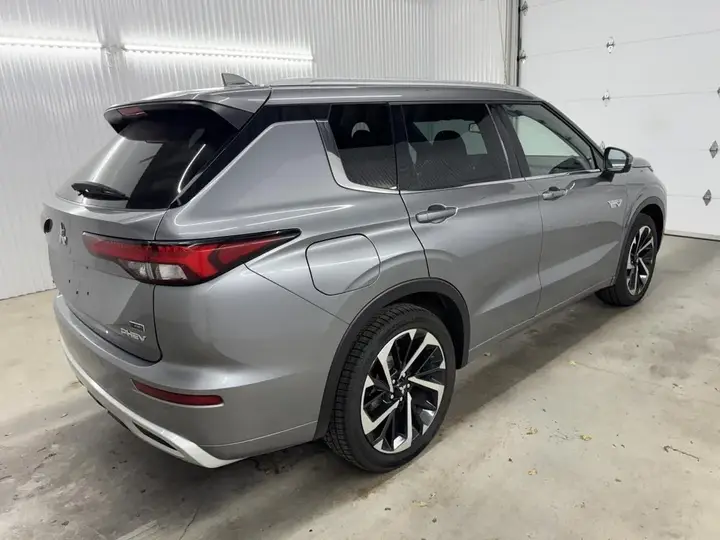 Mitsubishi Outlander 2023 photo 4