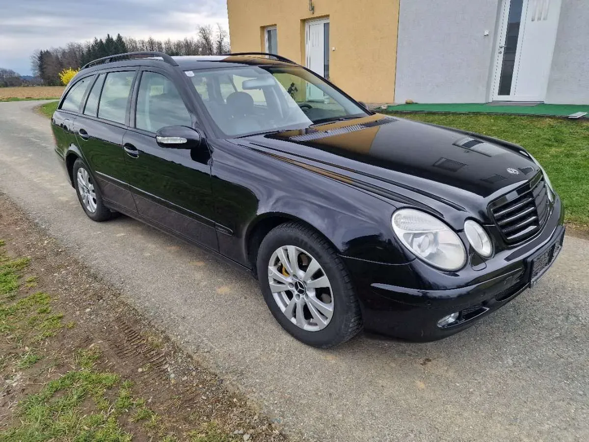Mercedes-Benz E-Class 2005 photo 3