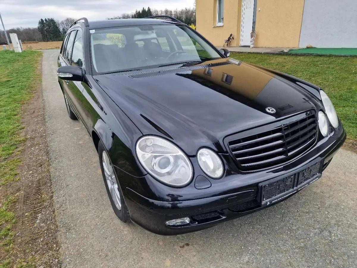 Mercedes-Benz E-Class 2005 photo 2