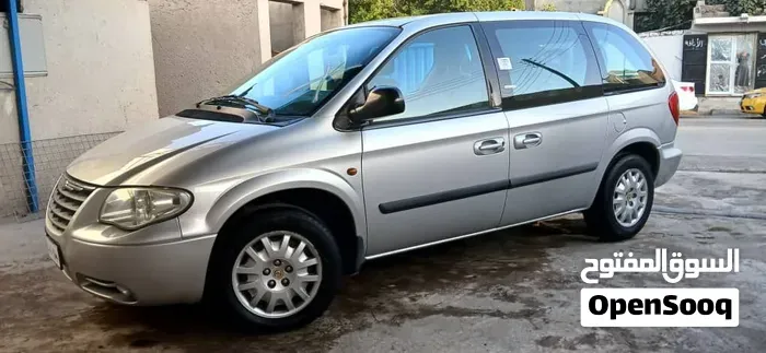 Chrysler Voyager 2004 photo 2
