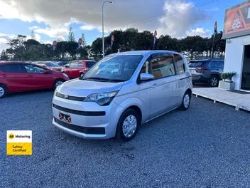 Toyota Spade 2012 photo 4