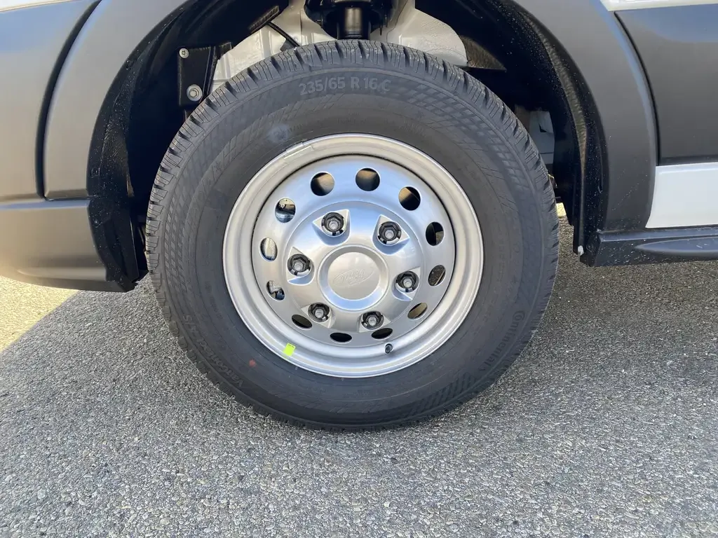 Ford Transit Cargo Van 2027 photo 3
