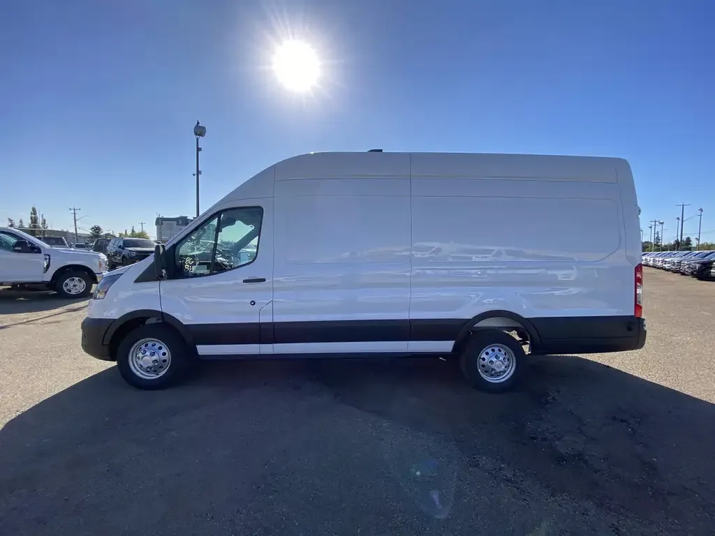 Ford Transit Cargo Van 2027 photo 4