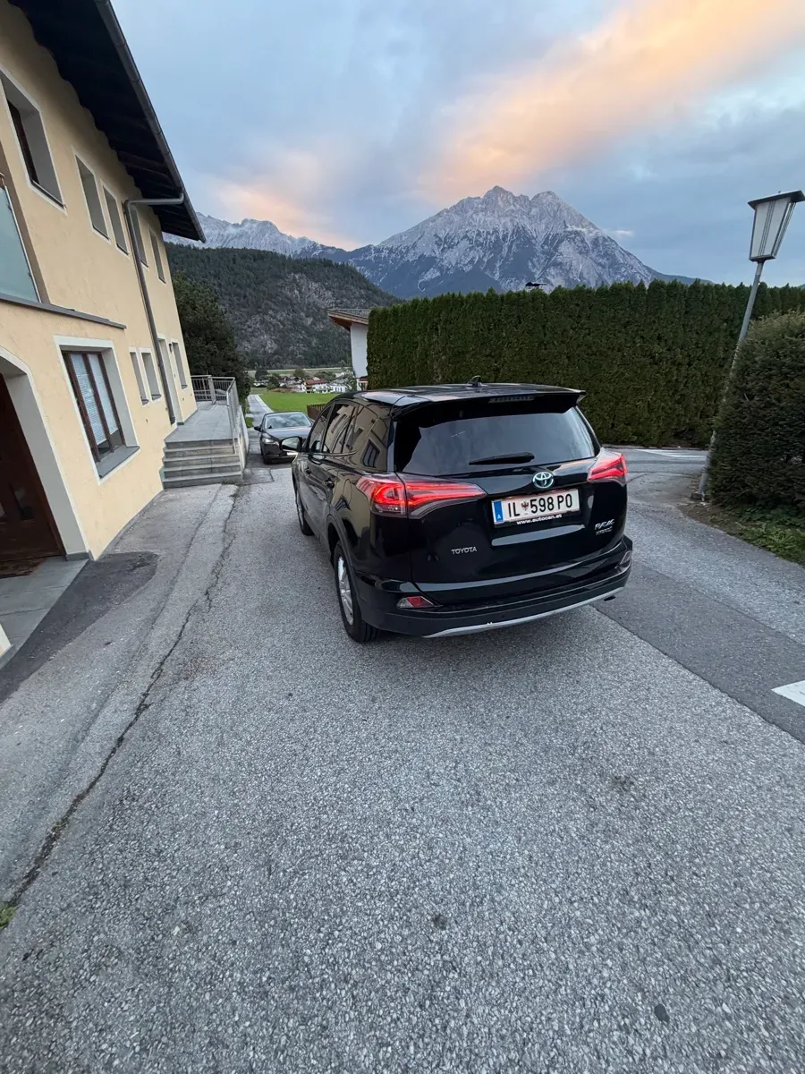 Toyota Rav4 2017 photo 3