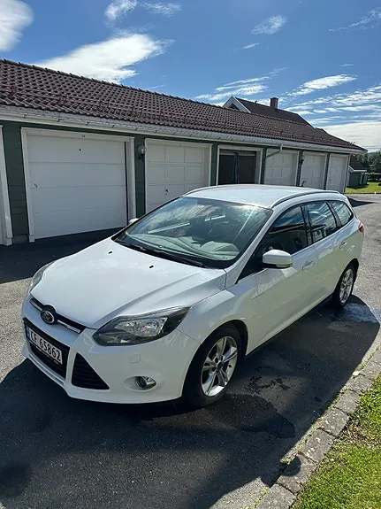 Ford Focus 2012 photo 2