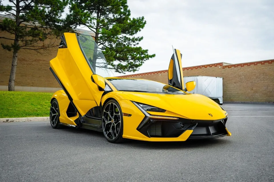Lamborghini Revuelto 2024 photo 3