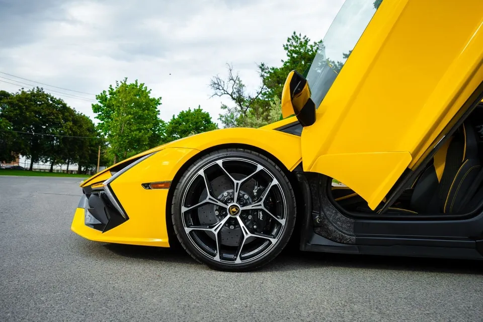 Lamborghini Revuelto 2024 photo 5