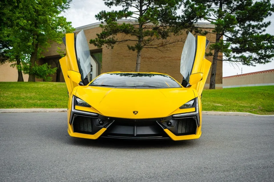 Lamborghini Revuelto 2024 photo 2