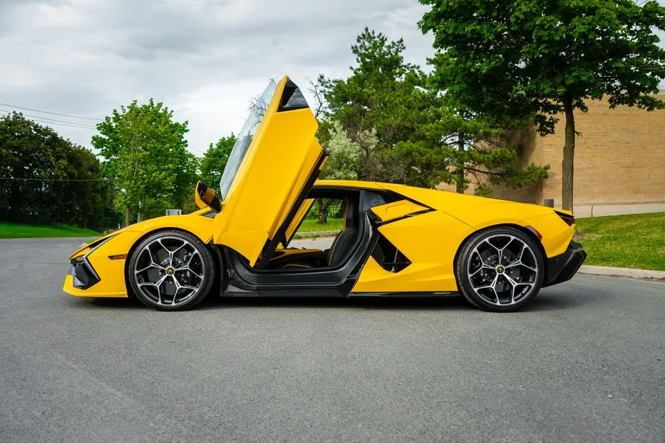 Lamborghini Revuelto 2024 photo 4