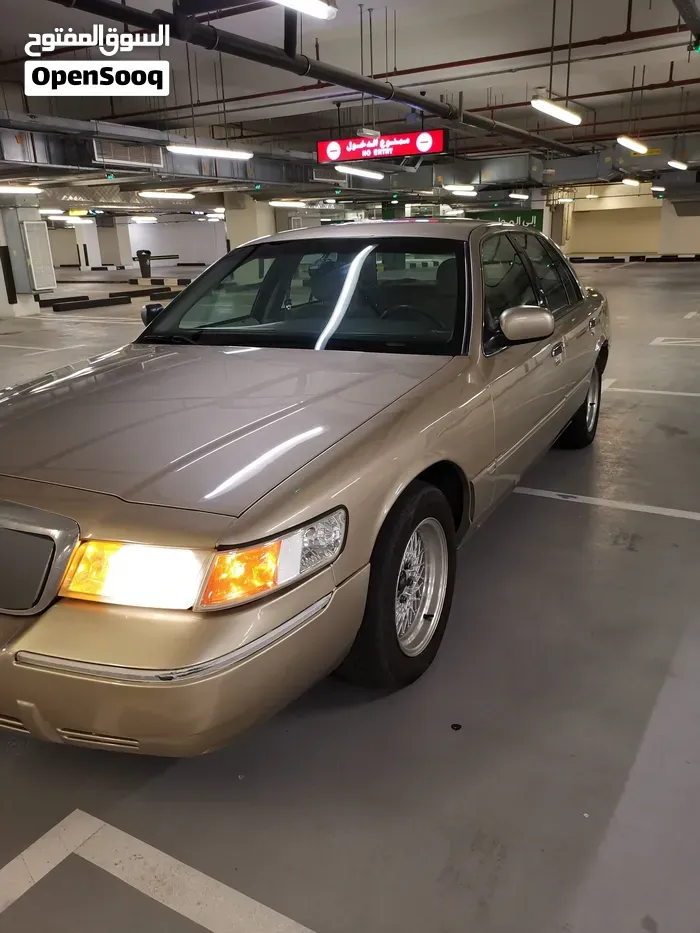 Ford Crown Victoria 2000 photo 3