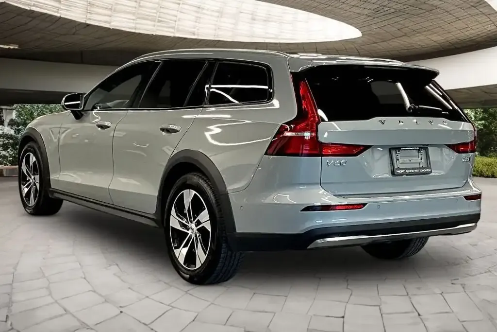 Volvo V60 Cross Country 2024 photo 5