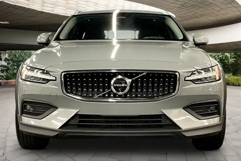 Volvo V60 Cross Country 2024 photo 2