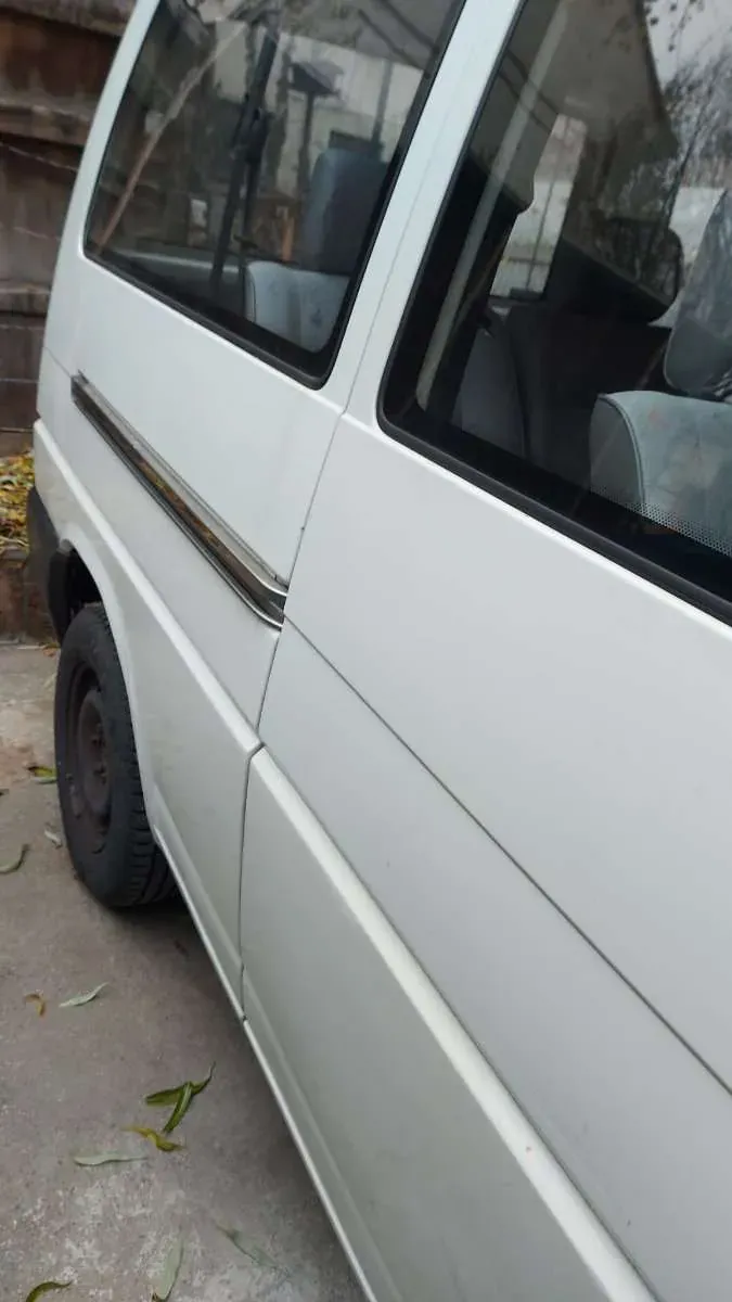 Volkswagen T4 1996 photo 3