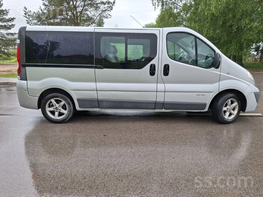 Renault Trafic 2011 photo 2