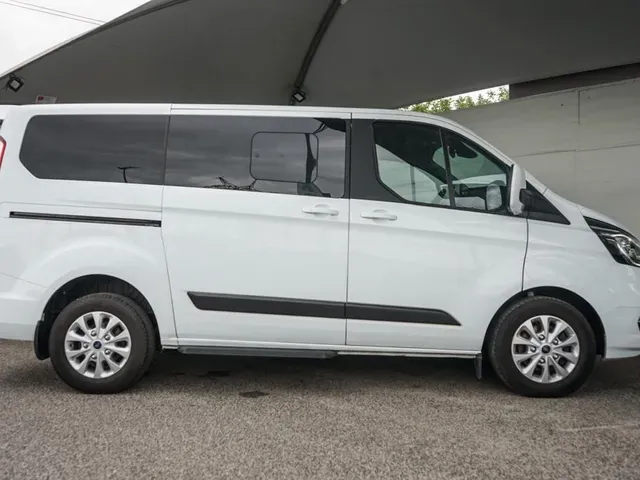 Ford Tourneo Custom 2023 photo 3