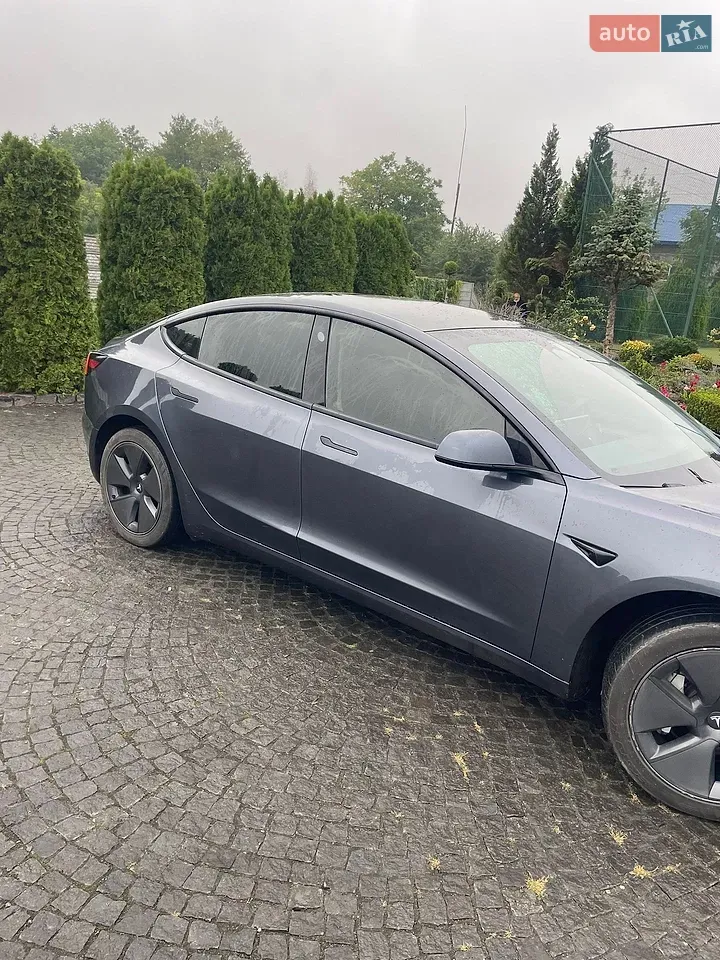 Tesla Model 3 2023 photo 2