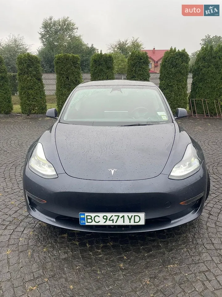 Tesla Model 3 2023 photo 3