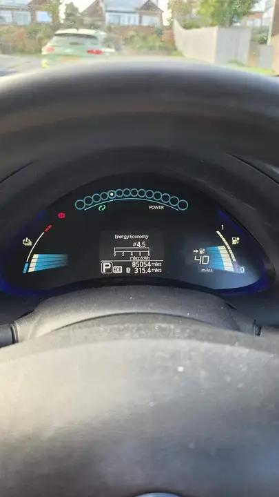Nissan Leaf 2014 photo 2