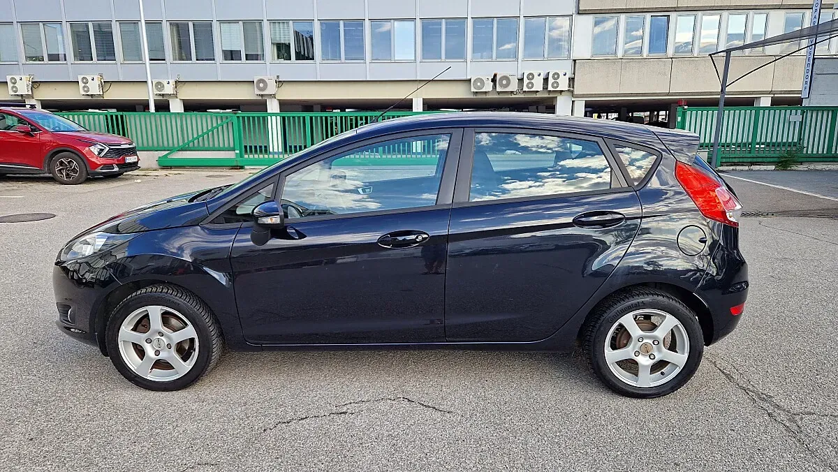 Ford Fiesta 2013 photo 2