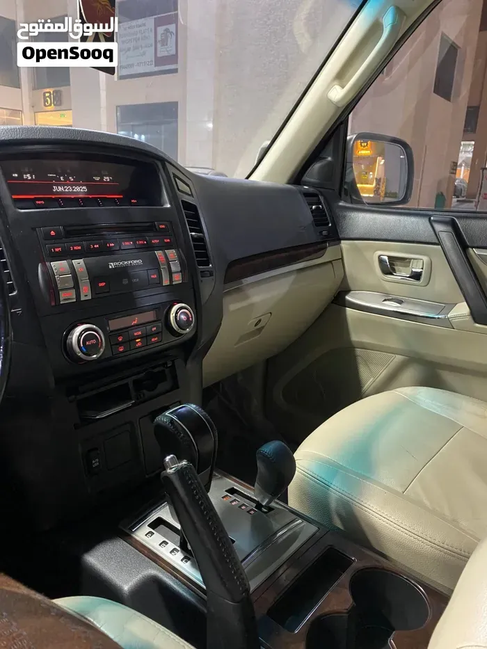 Mitsubishi Pajero 2014 photo 4