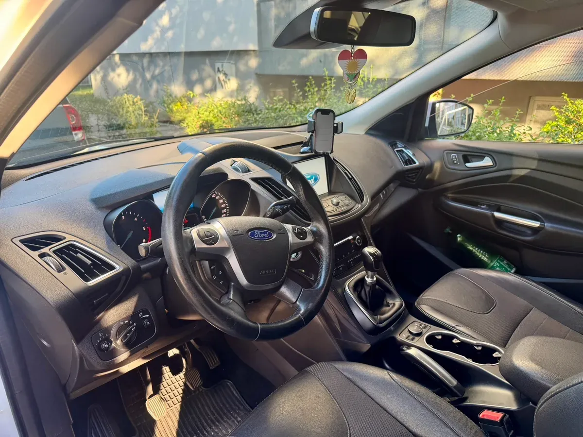 Ford Kuga 2016 photo 2