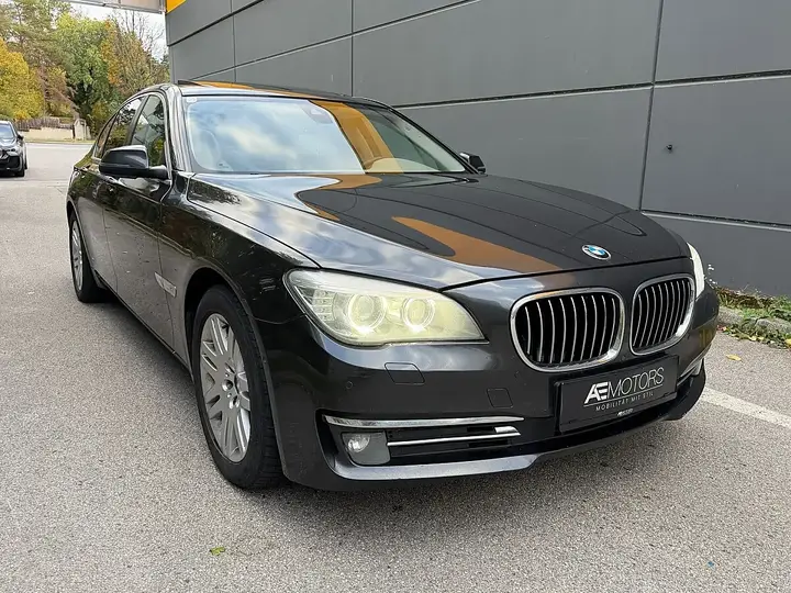 BMW 7 Series 2013 photo 2