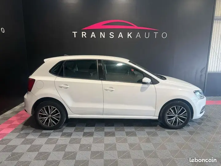 Volkswagen Polo 2016 photo 2