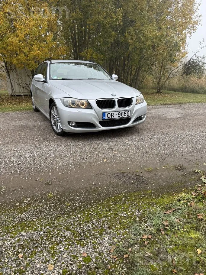 BMW 320 2011 photo 3