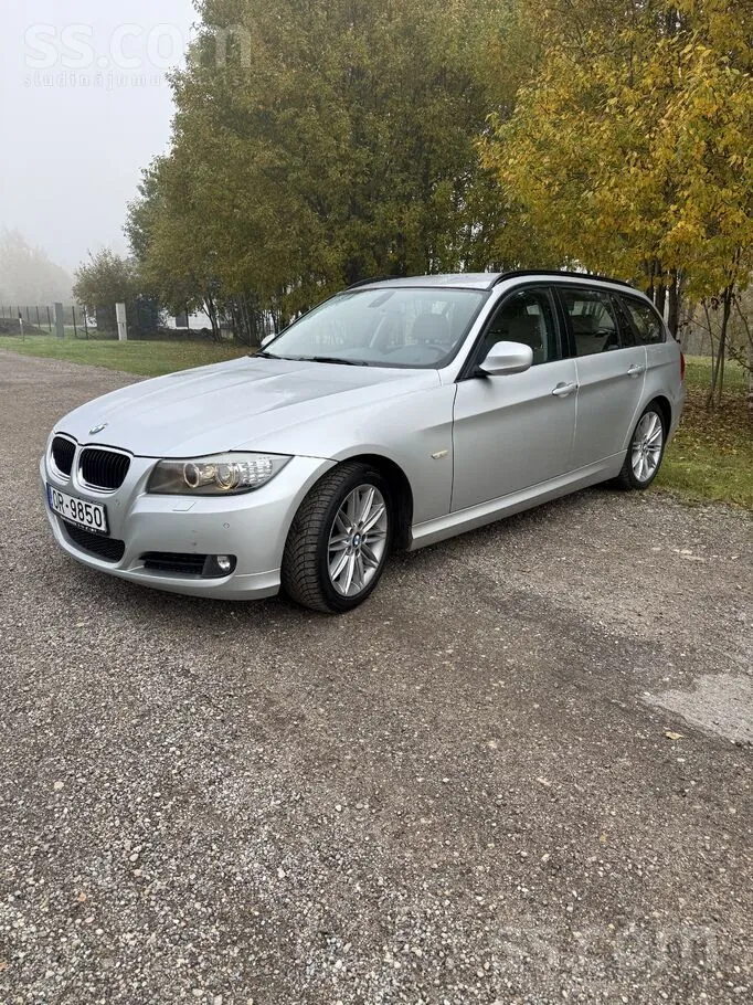 BMW 320 2011 photo 4
