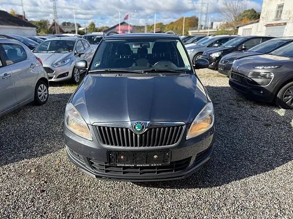 Skoda Fabia 2011 photo 2