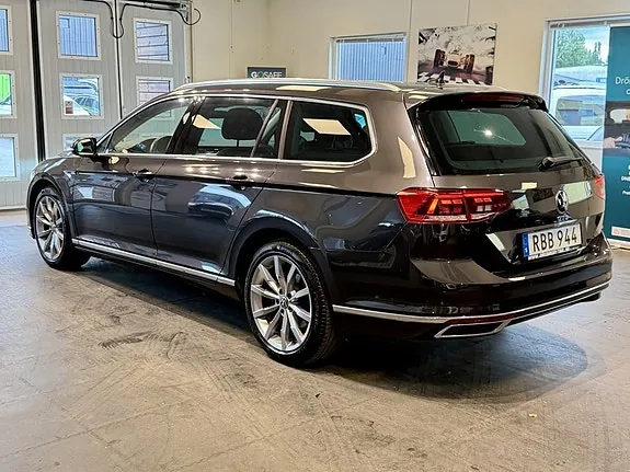 Volkswagen Passat 2023 photo 3
