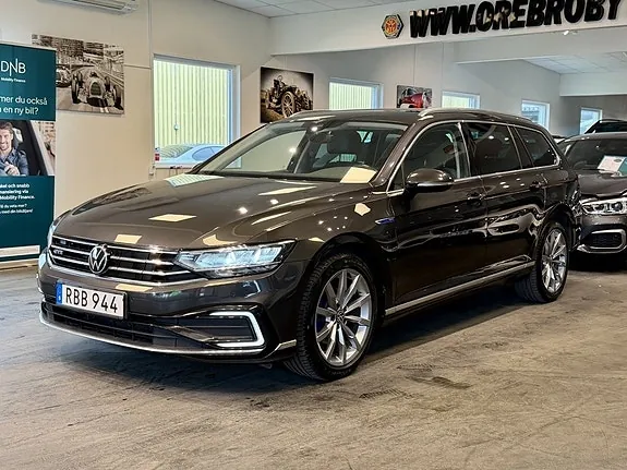 Volkswagen Passat 2023 photo 2