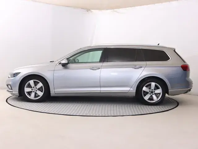 Volkswagen Passat Variant 2019 photo 2